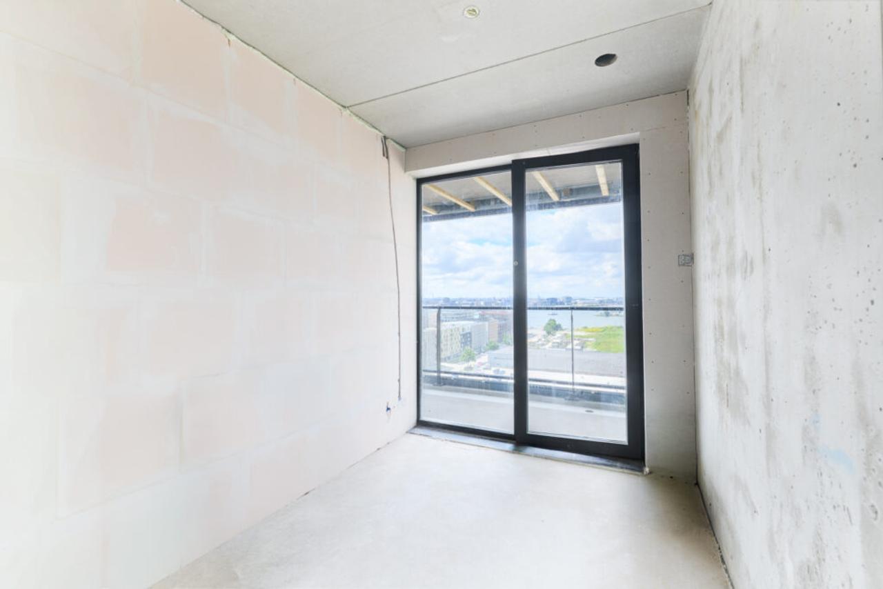 Panoramic living overlooking the IJ on the 11th floor - Image 17
