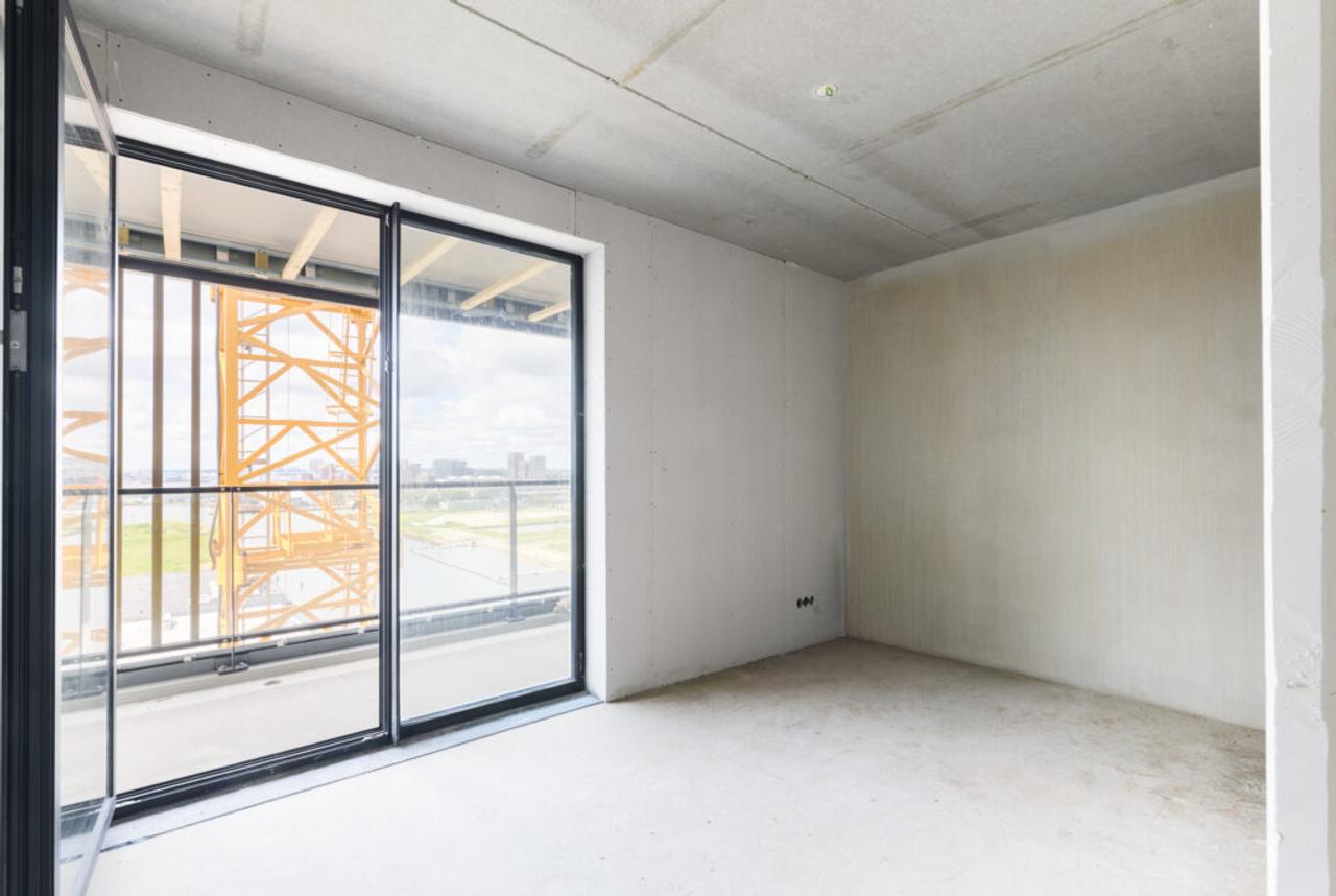 Panoramic living overlooking the IJ on the 11th floor - Image 19