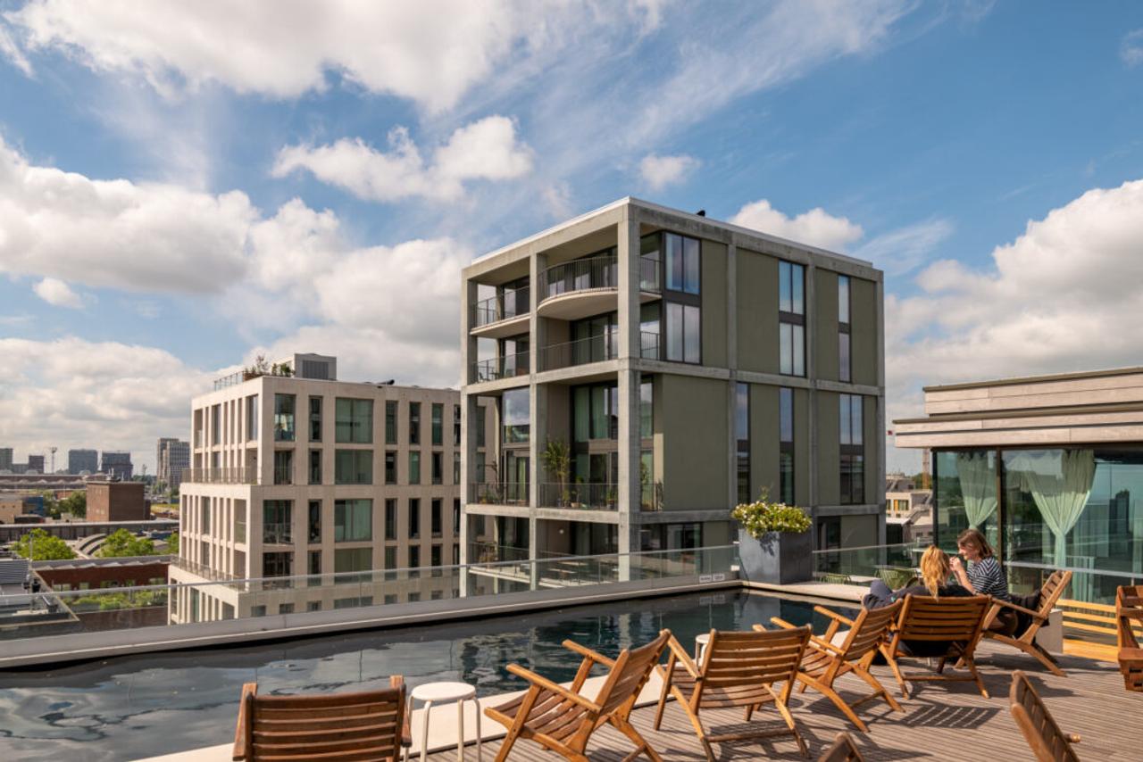 Panoramic living overlooking the IJ on the 11th floor - Image 34