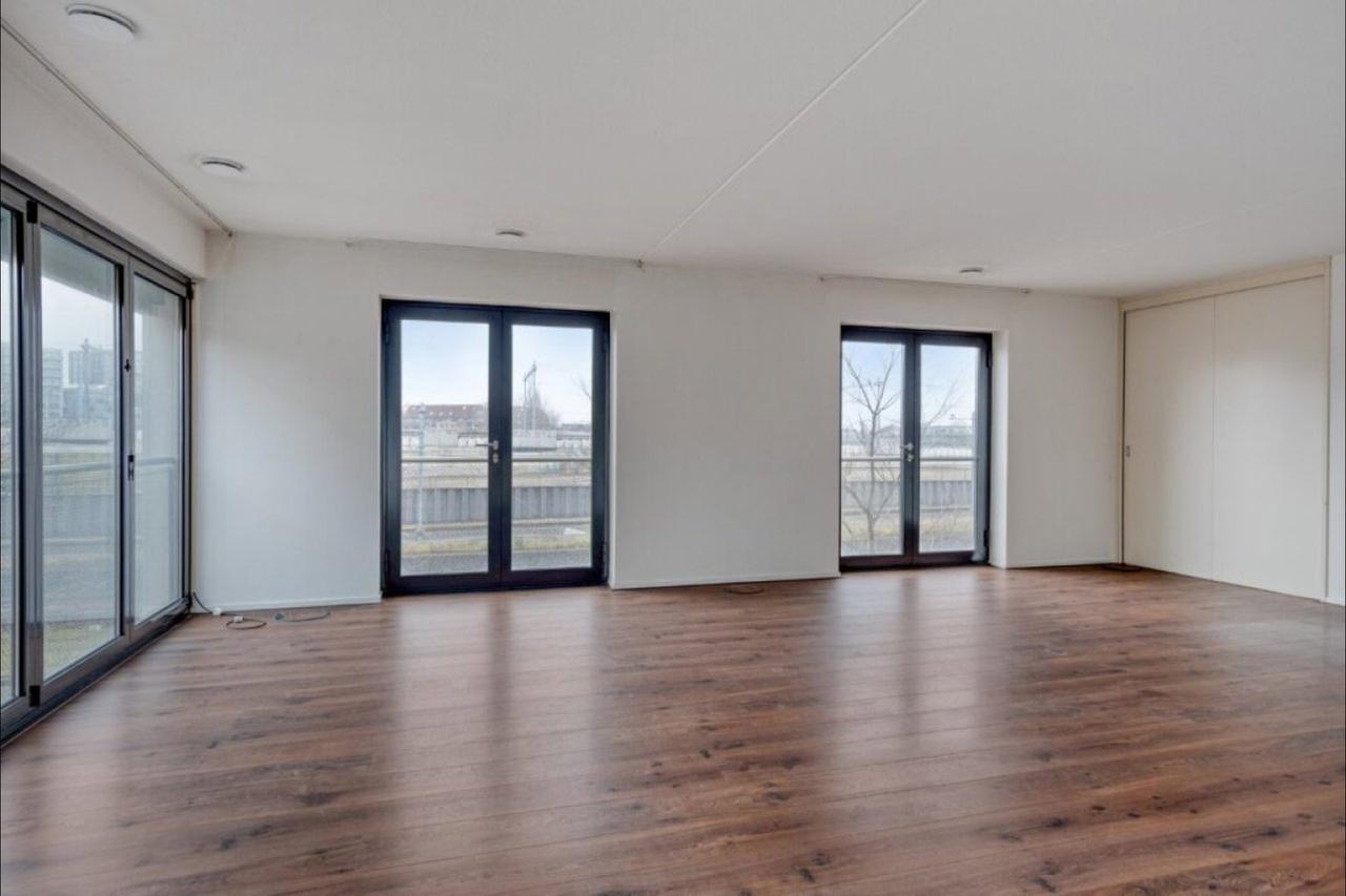 Bright 3-room apartment in Oostelijk Havengebied - Image 14