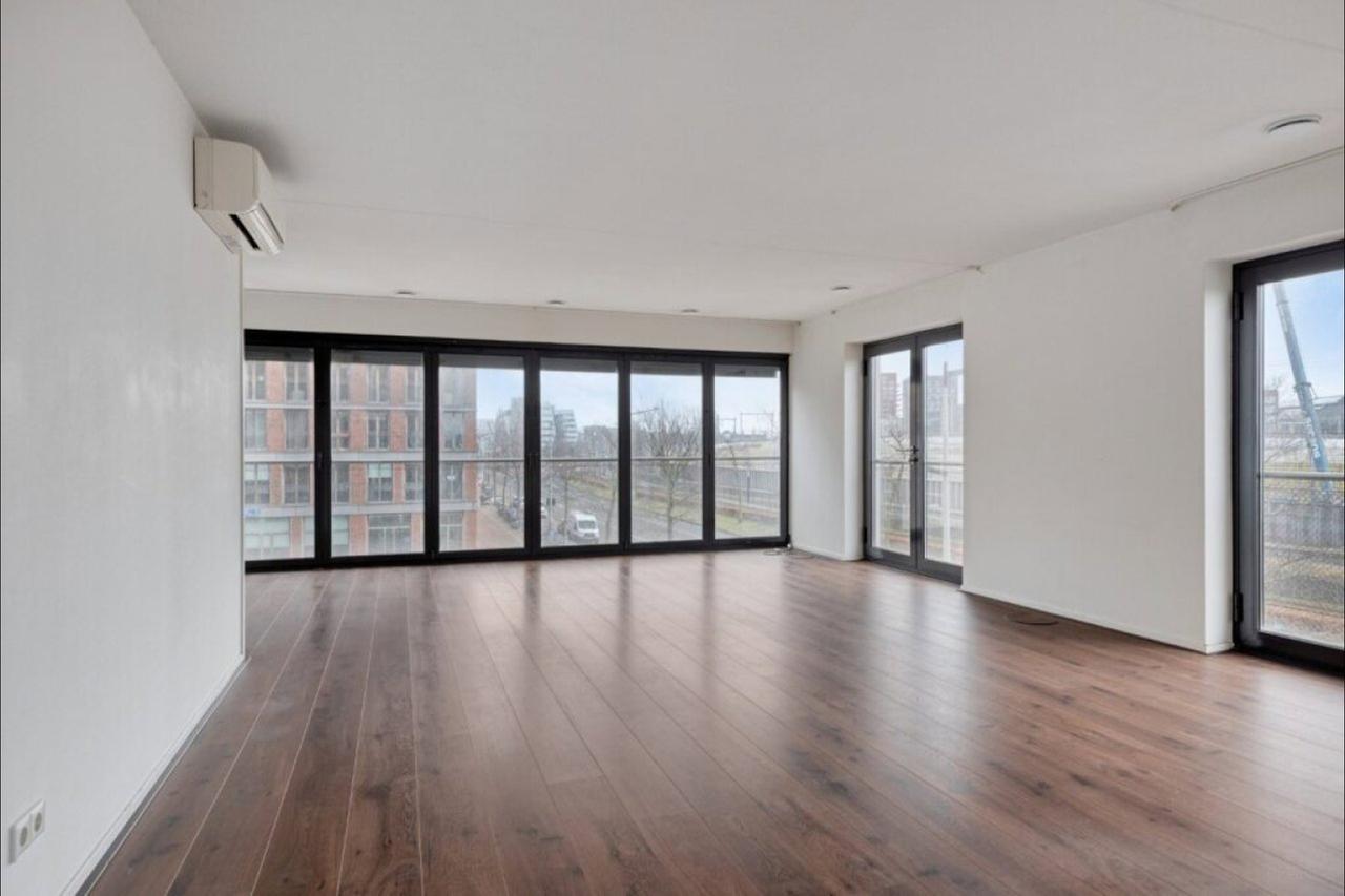 Bright 3-room apartment in Oostelijk Havengebied - Image 16