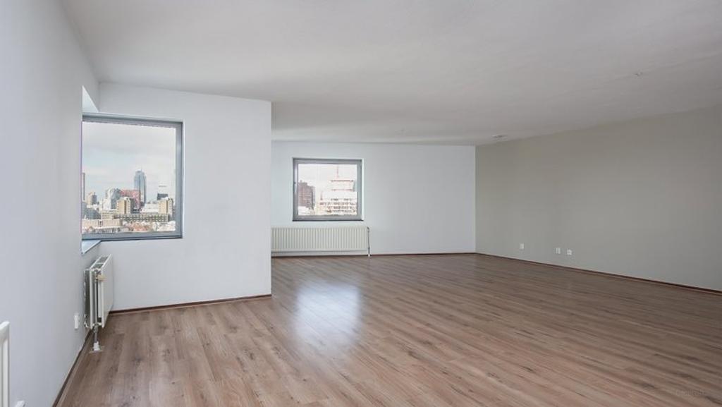 Living on the 25th floor with a view of the Maas - Image 1