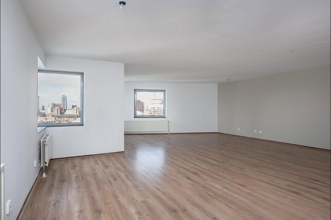 Living on the 25th floor with a view of the Maas - Image 5