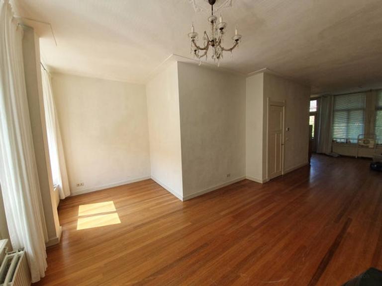 Bright 100 m² upstairs apartment in the Herewegbuurt - Image 3