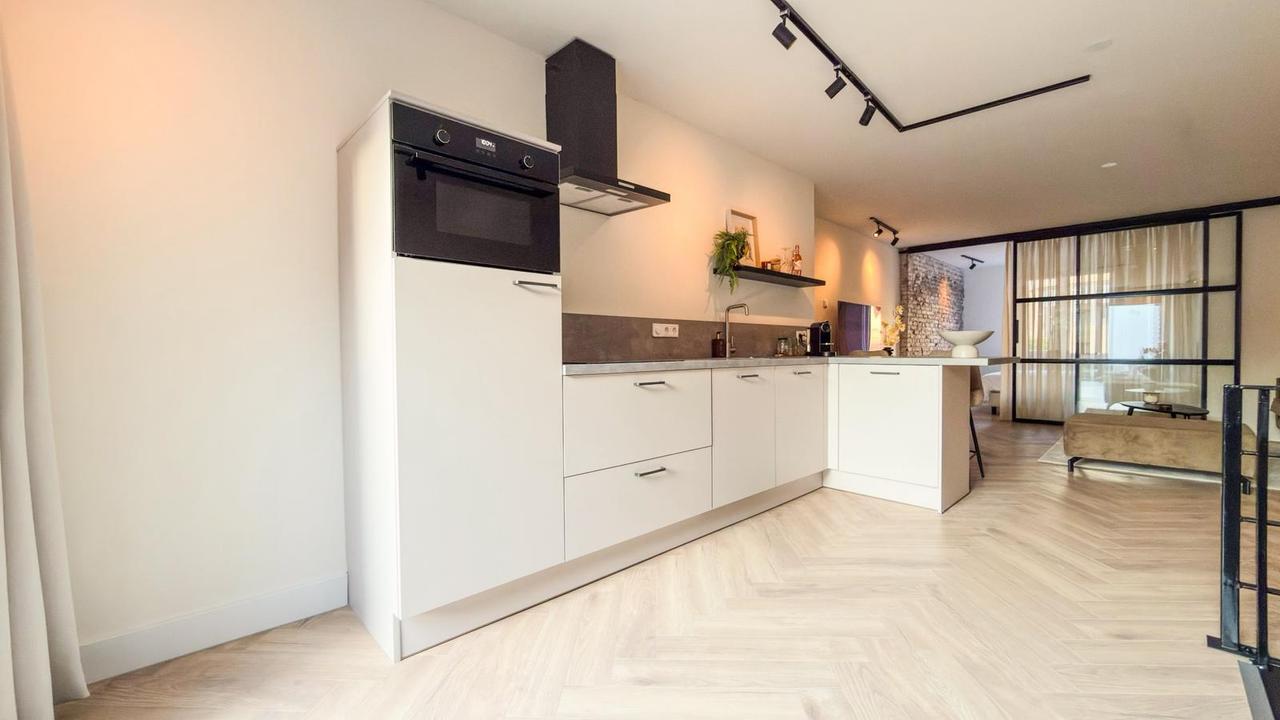 Gemeubileerd appartement met dakterras in centrum Geldrop - Afbeelding 2