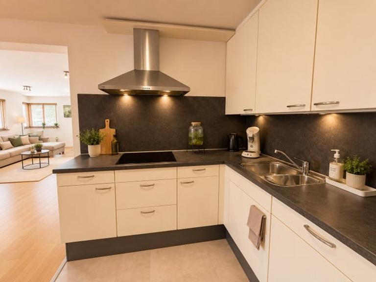 Gemeubileerd 3-kamerappartement met balkon - Afbeelding 4