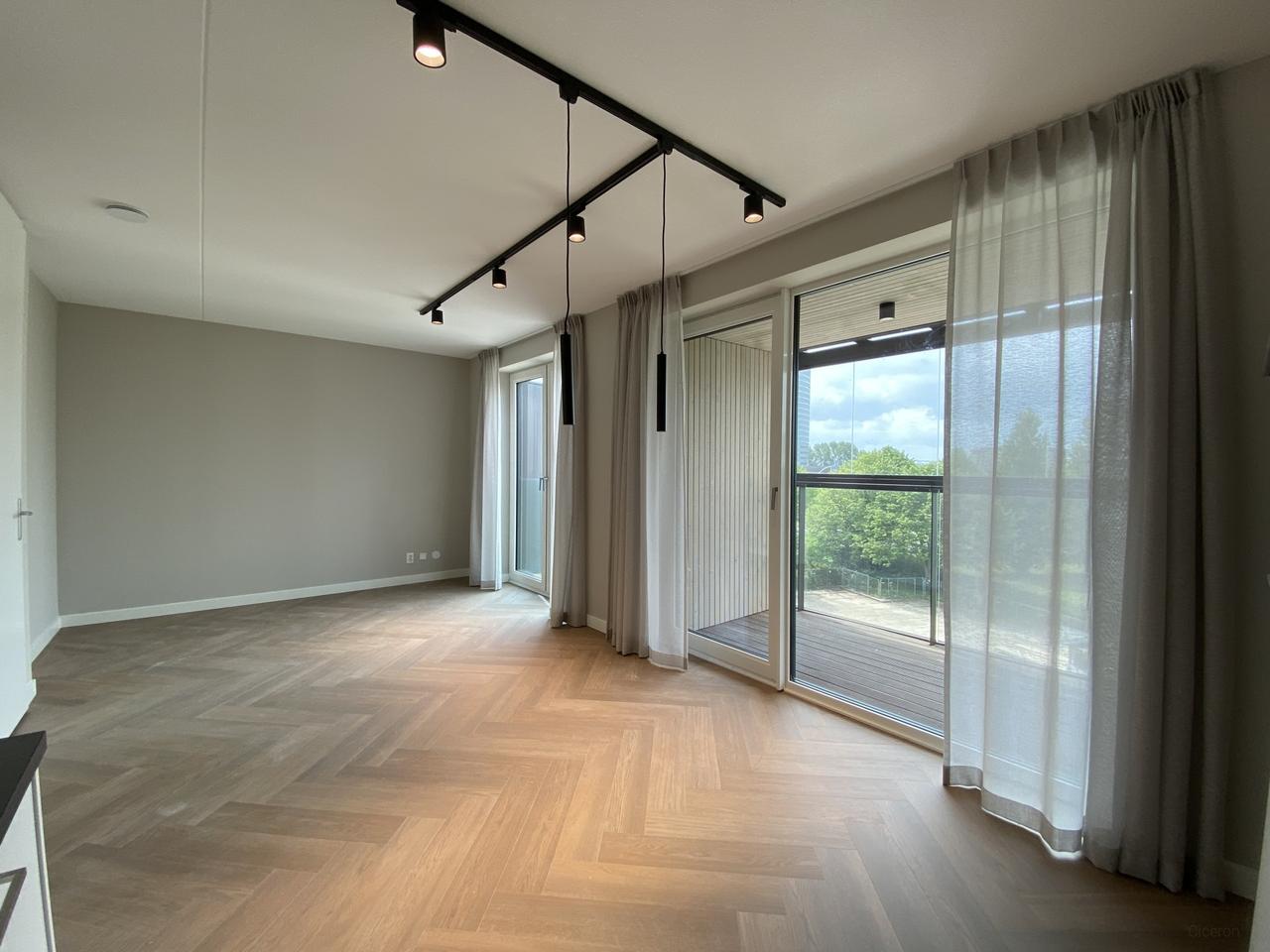 Split-level studio met balkon in Hyde Park - Afbeelding 1