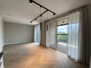 Split-level studio met balkon in Hyde Park