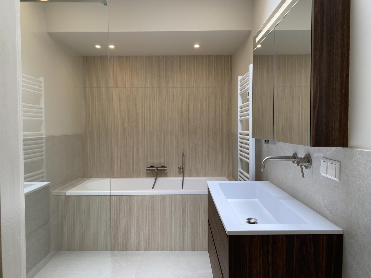 Licht dubbel bovenhuis met balkon - Afbeelding 1