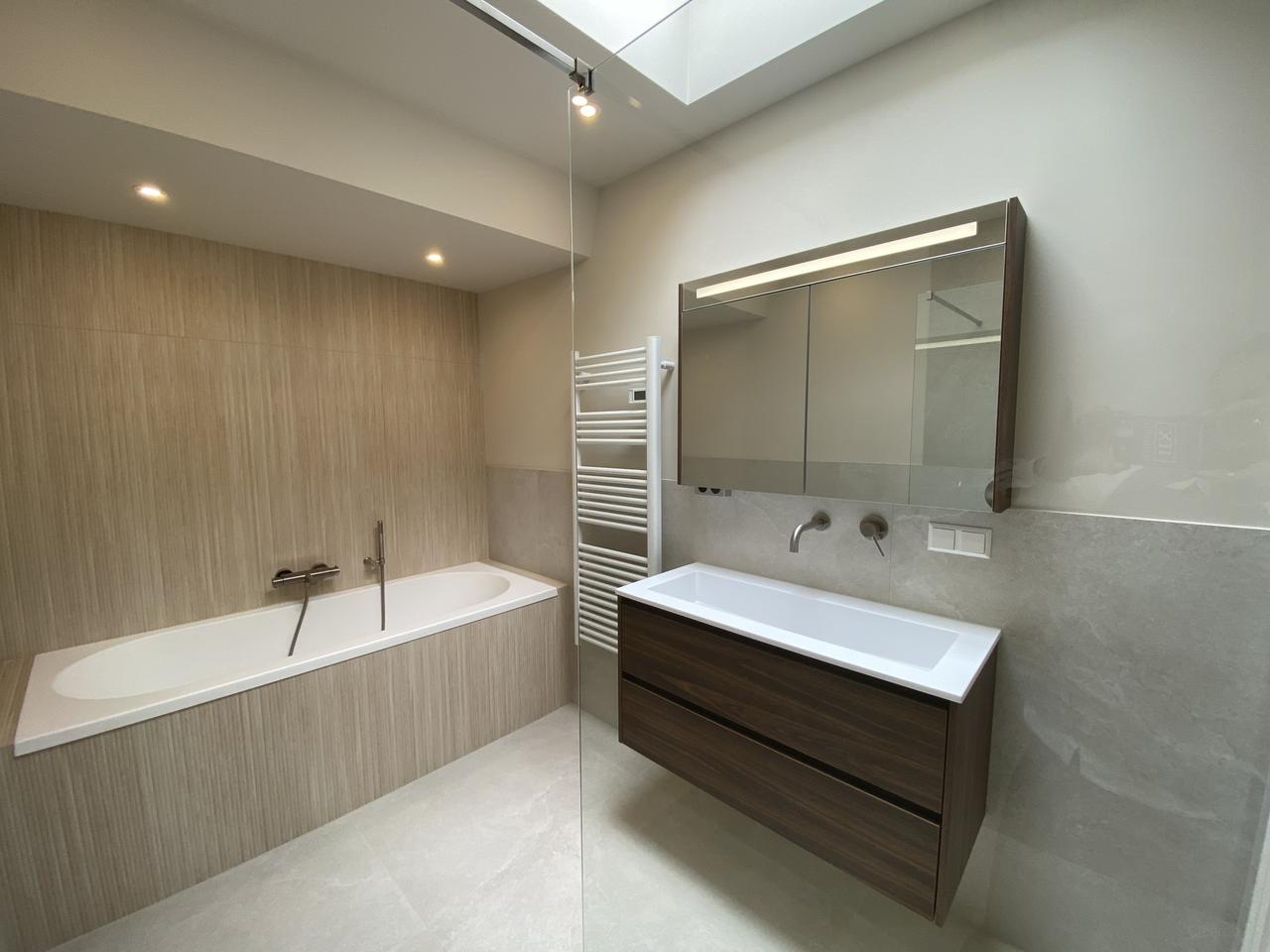 Licht dubbel bovenhuis met balkon - Afbeelding 2