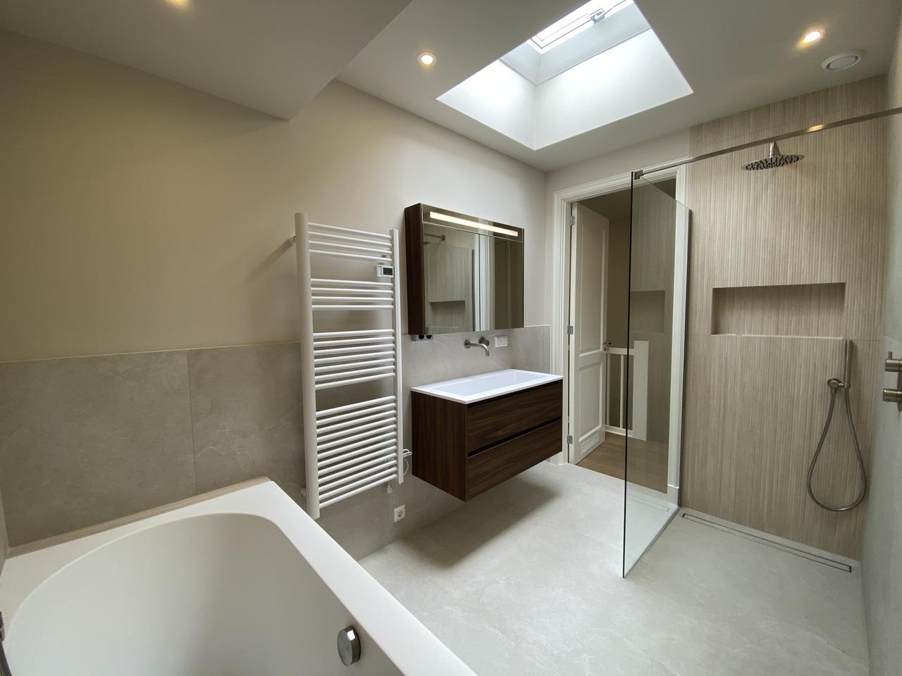 Licht dubbel bovenhuis met balkon - Afbeelding 3