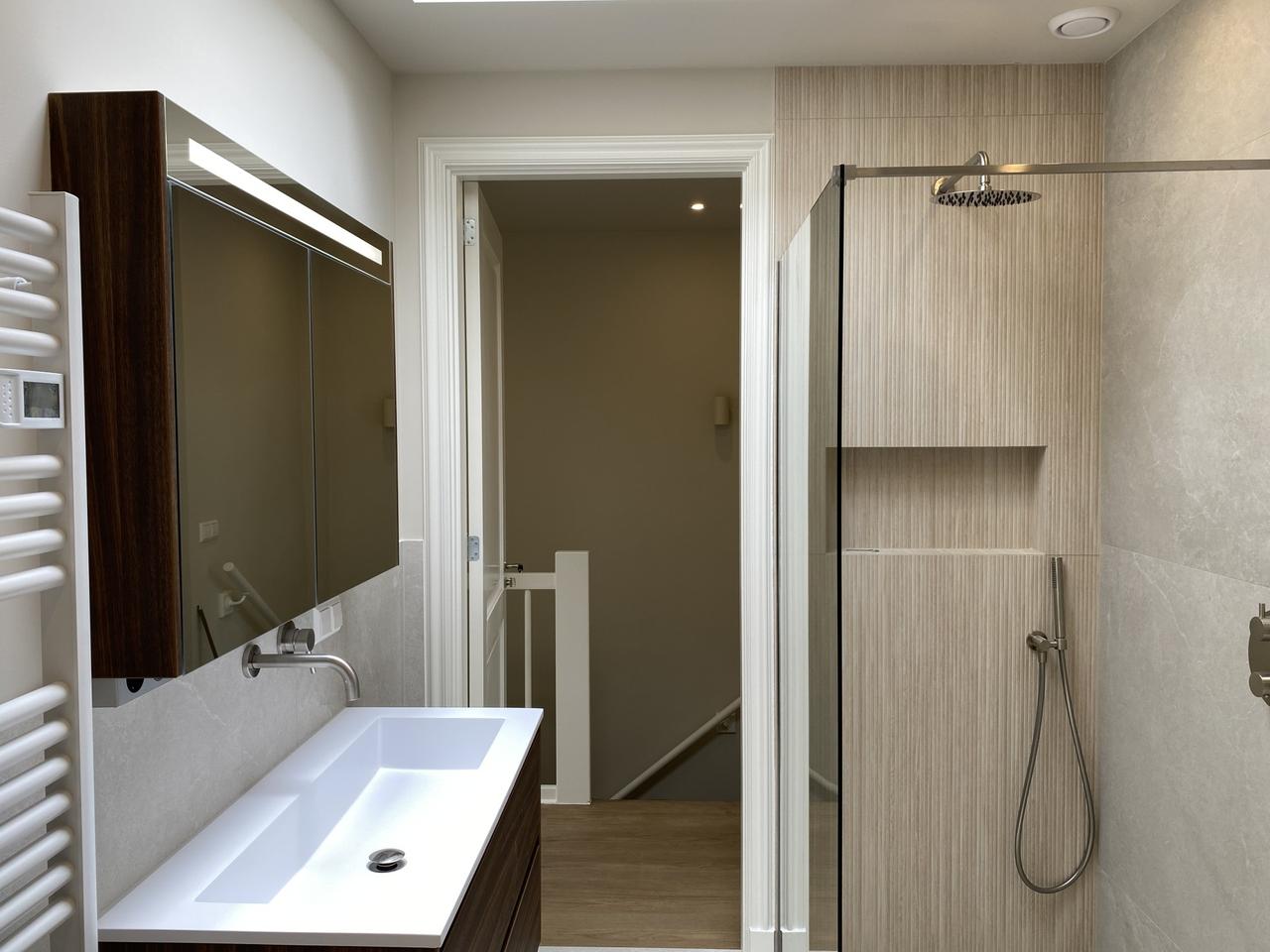 Licht dubbel bovenhuis met balkon - Afbeelding 4