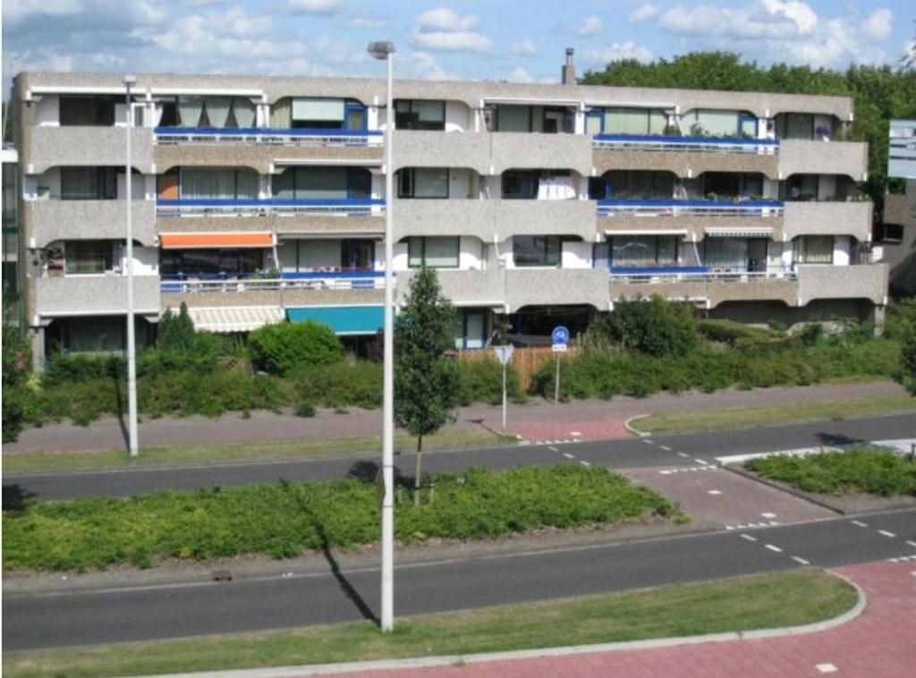 Licht 3-kamerappartement met balkon - Afbeelding 1