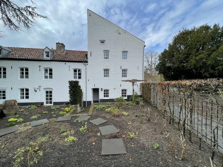 Monumentale stadswoning met tuin en parking - Afbeelding 7