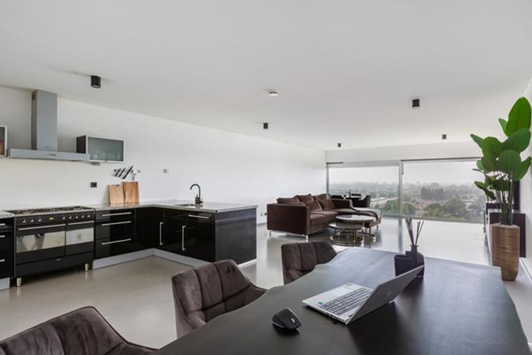 Penthouse op 11 hoog met uitzicht - Afbeelding 2