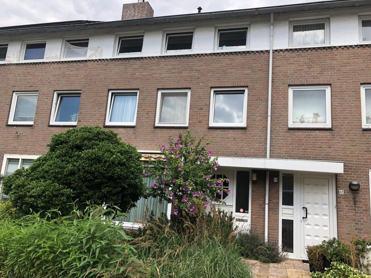 Gemeubileerd huis met 6 slaapkamers - Afbeelding 1