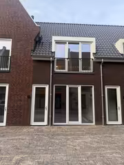 Nieuwbouw hoekwoning met balkon in hartje Best