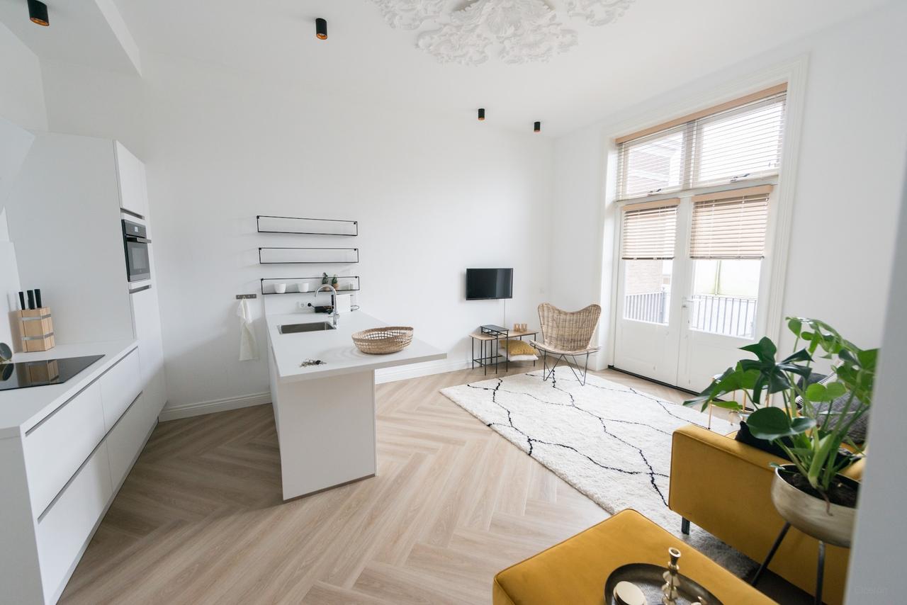 Gemeubileerd appartement met terras - Afbeelding 1