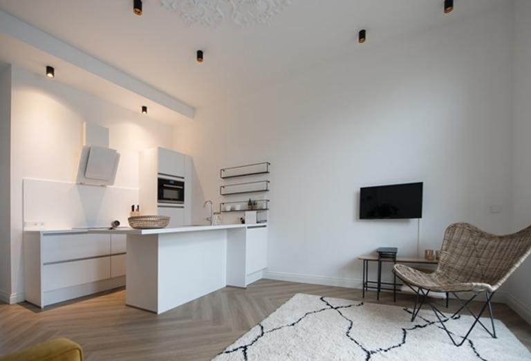 Gemeubileerd appartement met terras - Afbeelding 2