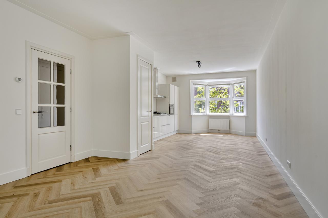 75 m2 met 2 slaapkamers in Rivierenbuurt - Afbeelding 2