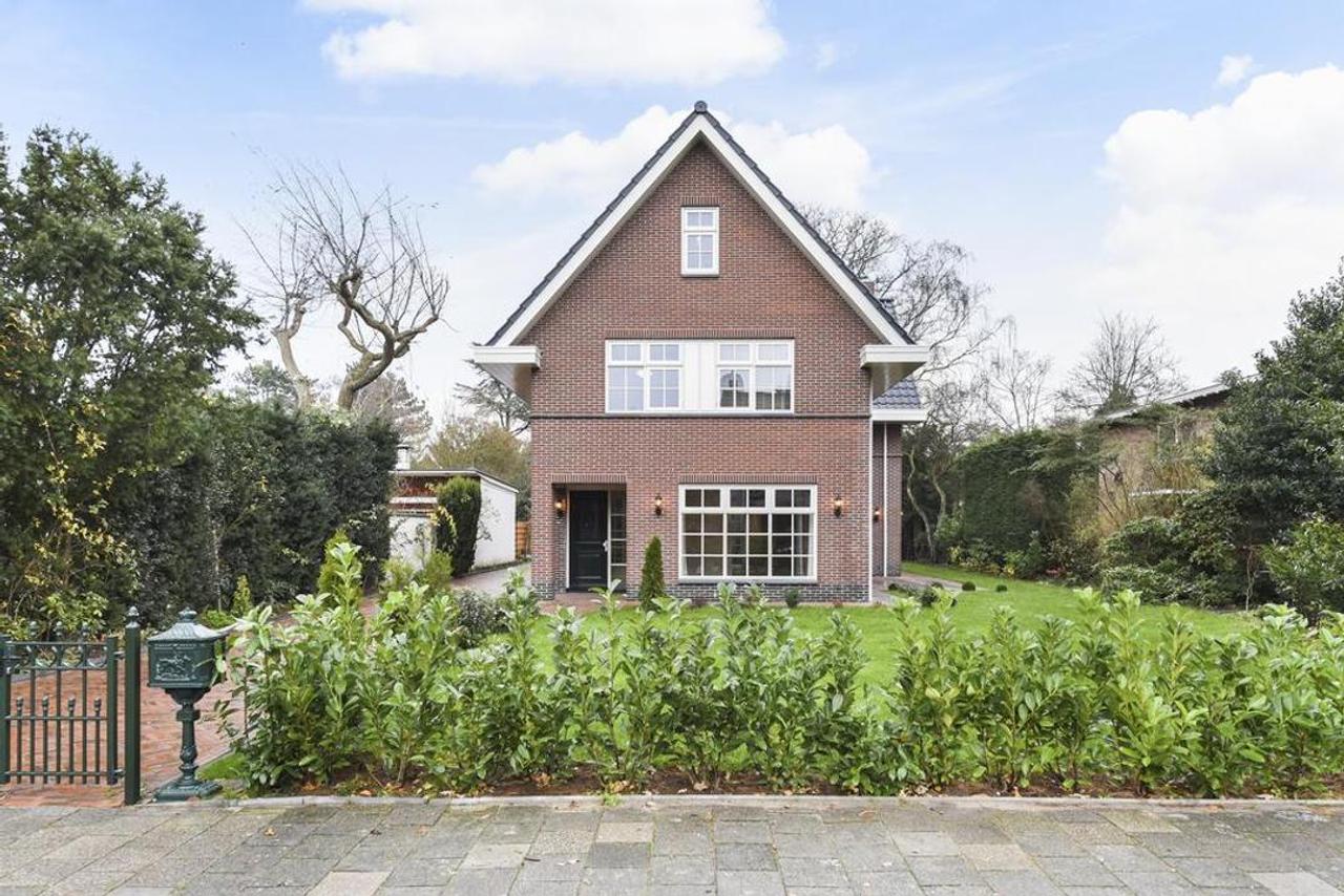 Vrijstaande villa met 5 slaapkamers - Afbeelding 1