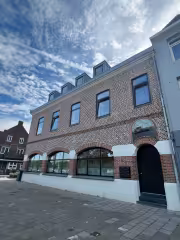 Uitzicht op de Maas met eigen parkeerplek