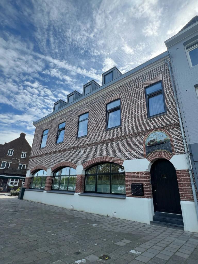 Uitzicht op de Maas met eigen parkeerplek - Afbeelding 1