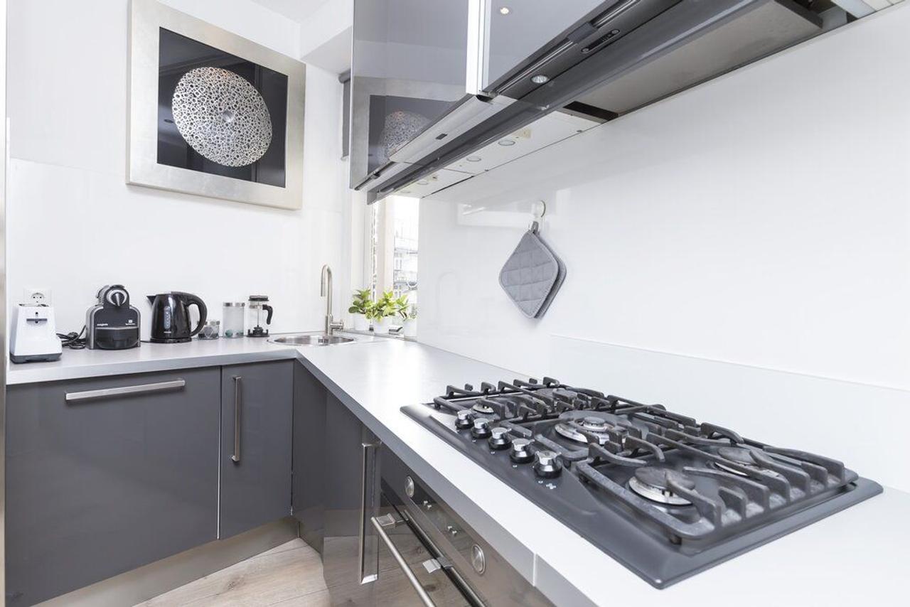 Gemeubileerd 2-kamerappartement met balkon - Afbeelding 17