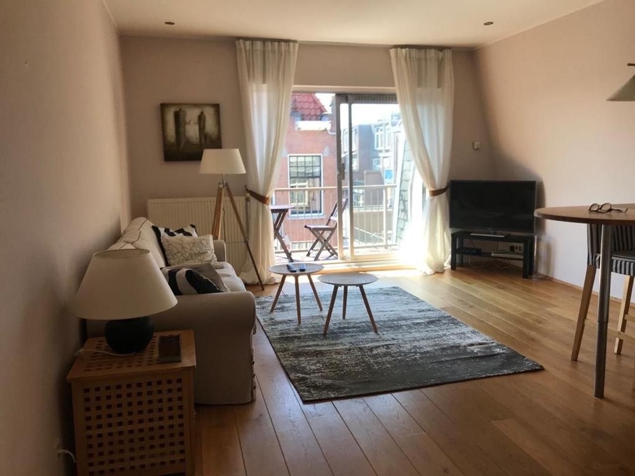Gemeubileerd 2-kamerappartement met balkon - Afbeelding 1