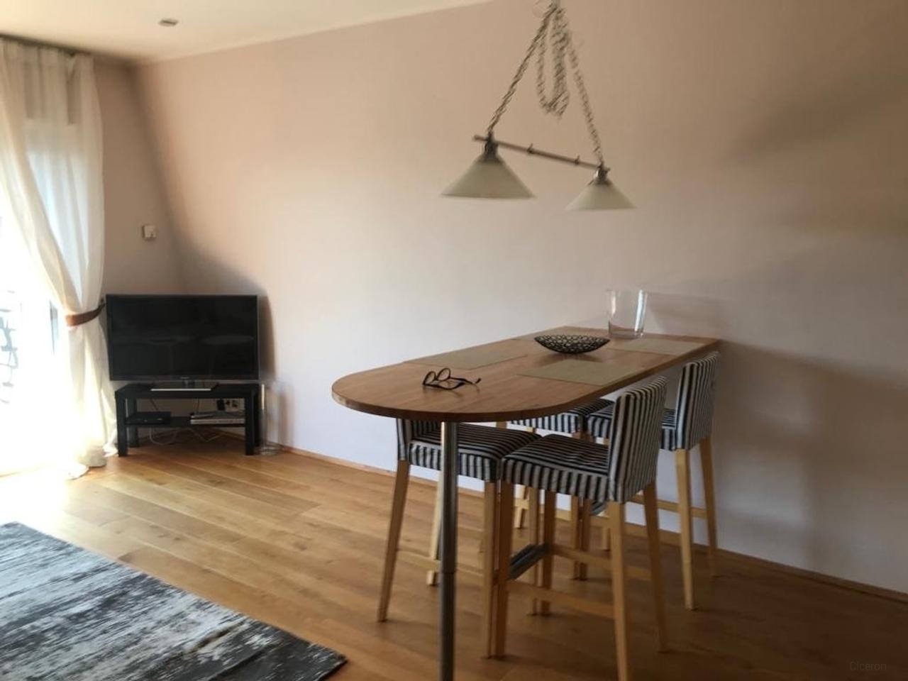 Gemeubileerd 2-kamerappartement met balkon - Afbeelding 2