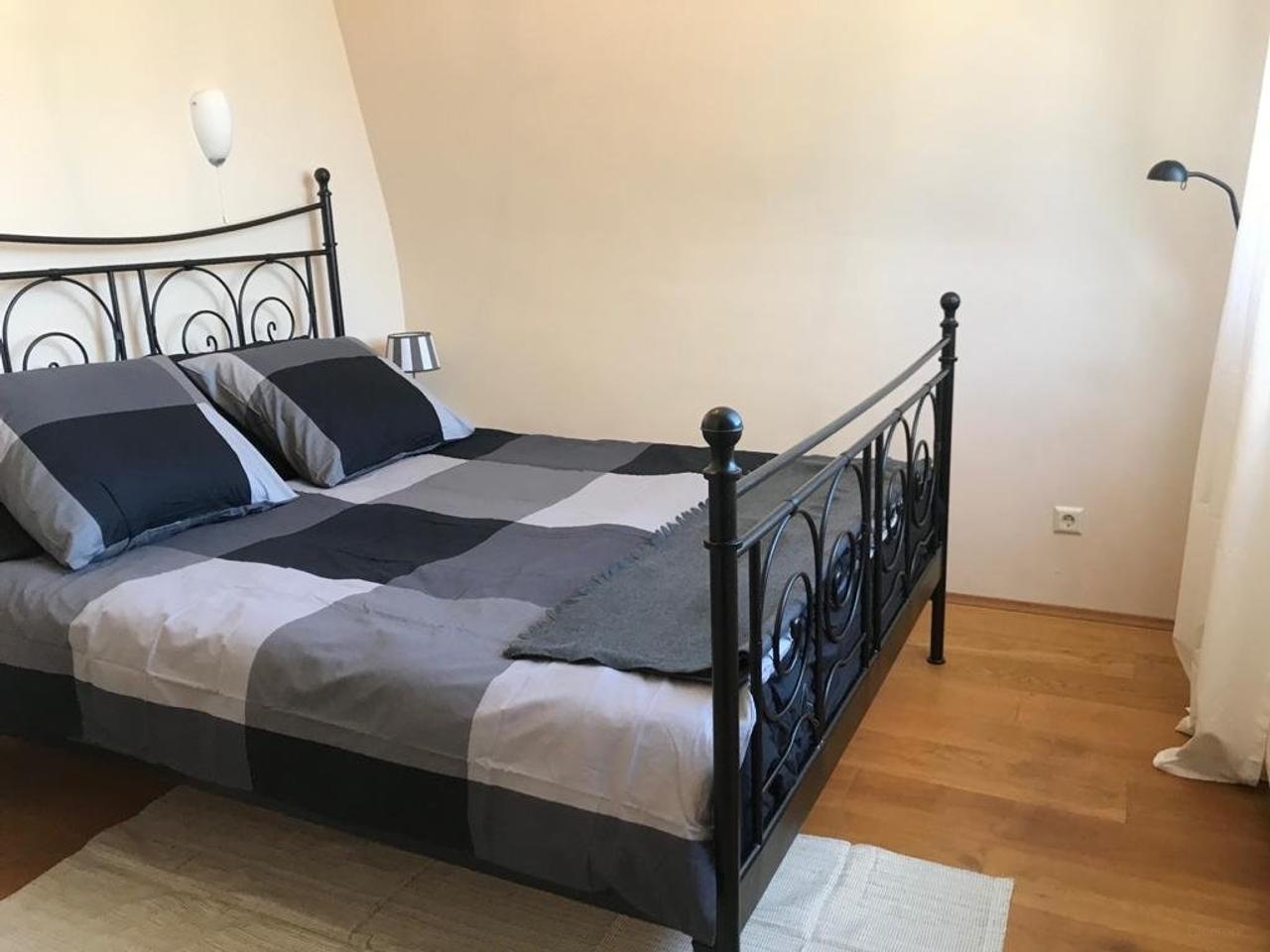 Gemeubileerd 2-kamerappartement met balkon - Afbeelding 11