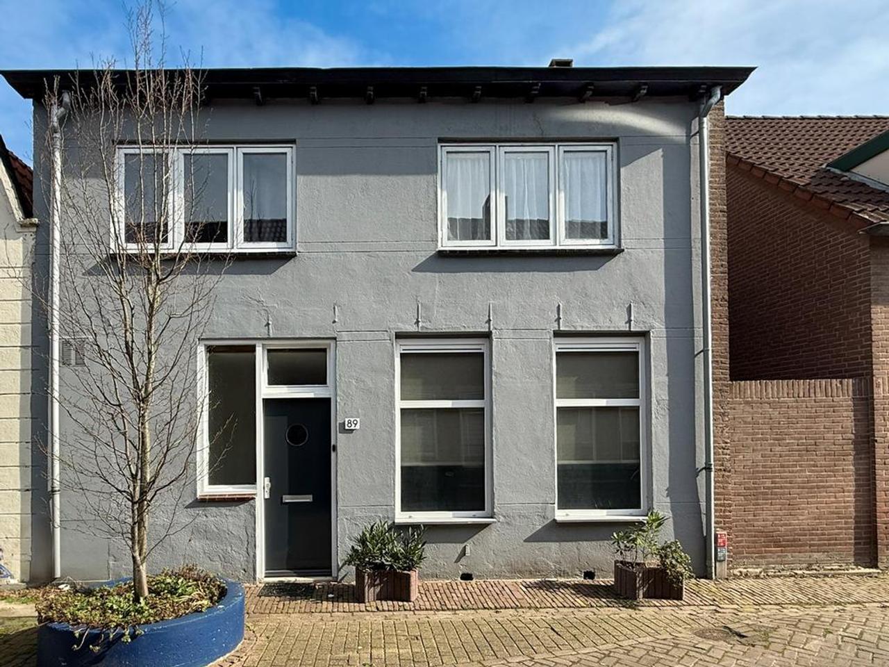 4-slaapkamer huis met tuin in centrum - Afbeelding 1