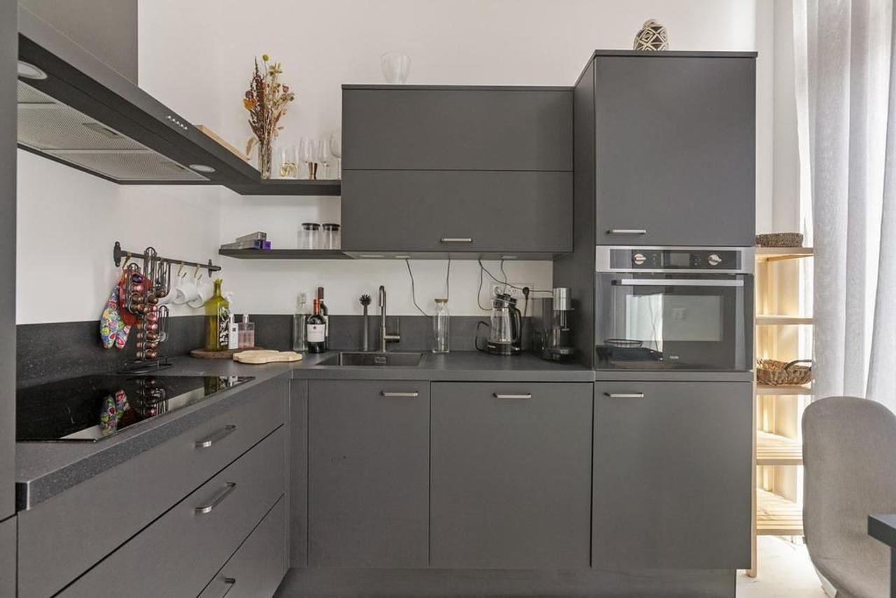 Gemeubileerd appartement met balkon - Afbeelding 2