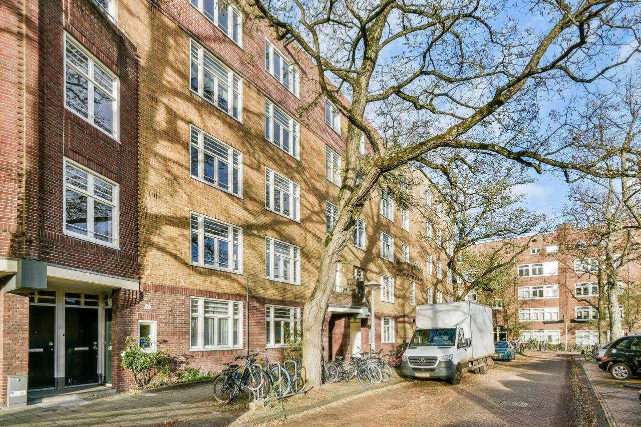 Licht 3-kamerappartement in Rivierenbuurt - Afbeelding 1