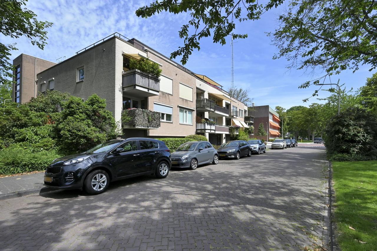 Zonnig 3-kamerappartement met balkon - Afbeelding 1