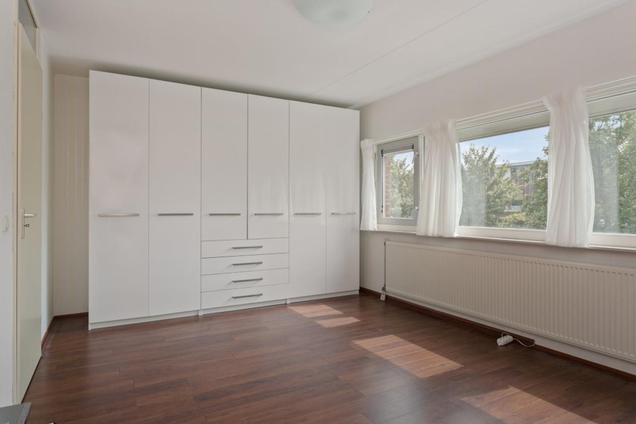 4-slaapkamer huis met tuin in Genoenhuis - Afbeelding 12