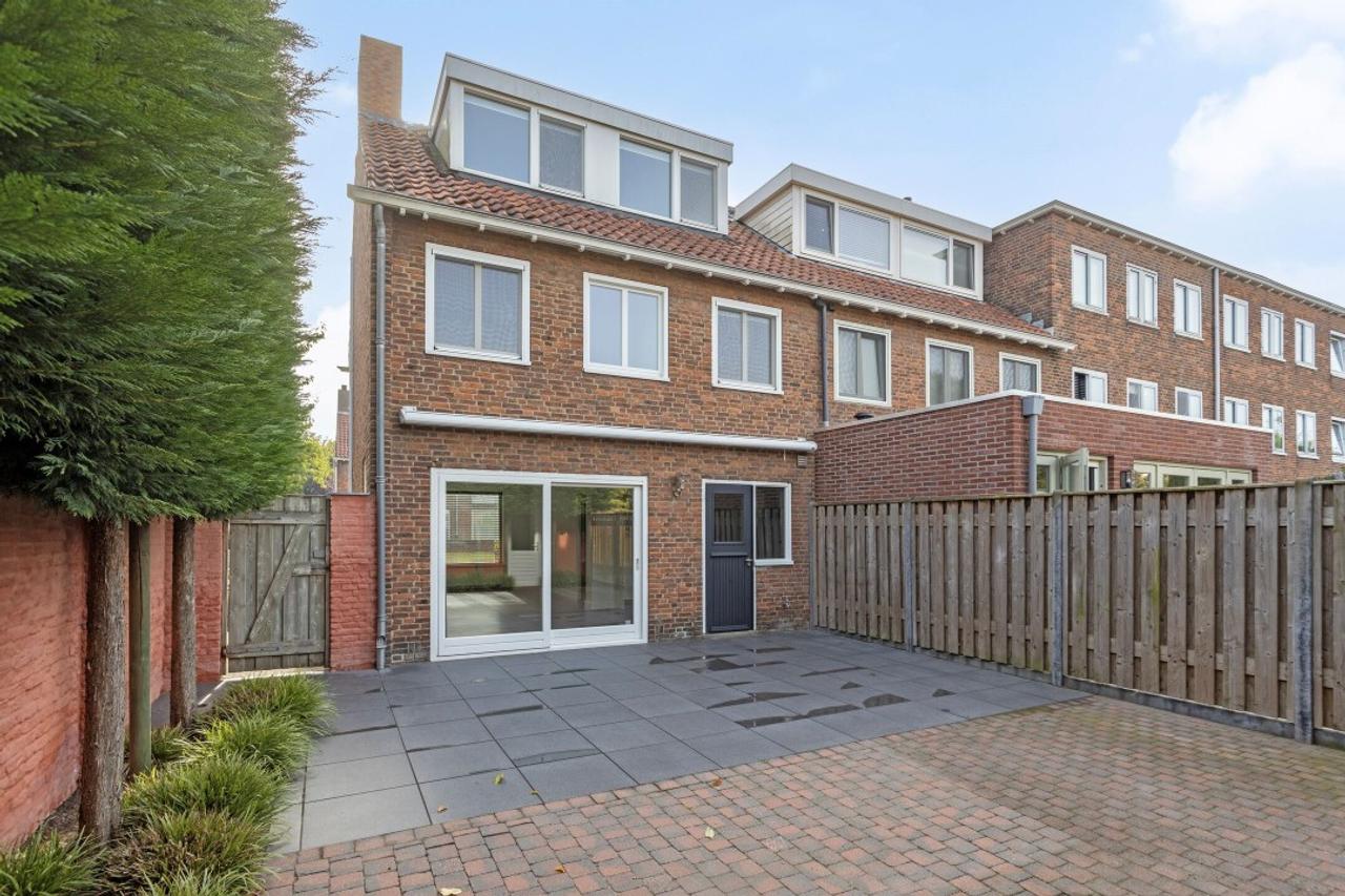 Hoekhuis met 5 slaapkamers vlakbij centrum - Afbeelding 4