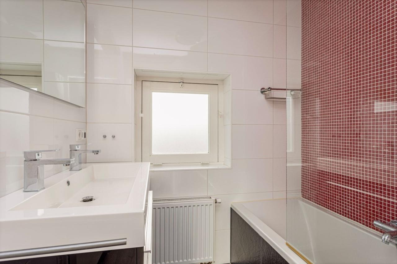 Hoekhuis met 5 slaapkamers vlakbij centrum - Afbeelding 8