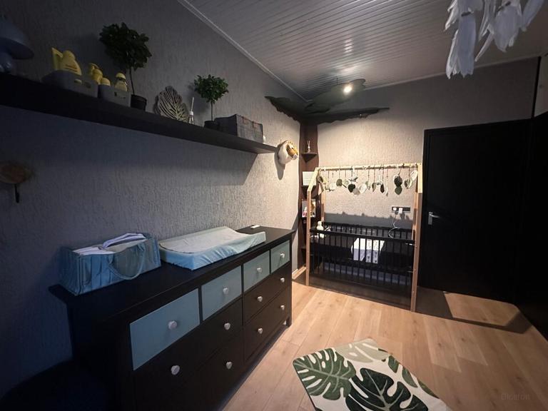 Vrijstaande bungalow met bosrijke tuin - Afbeelding 12