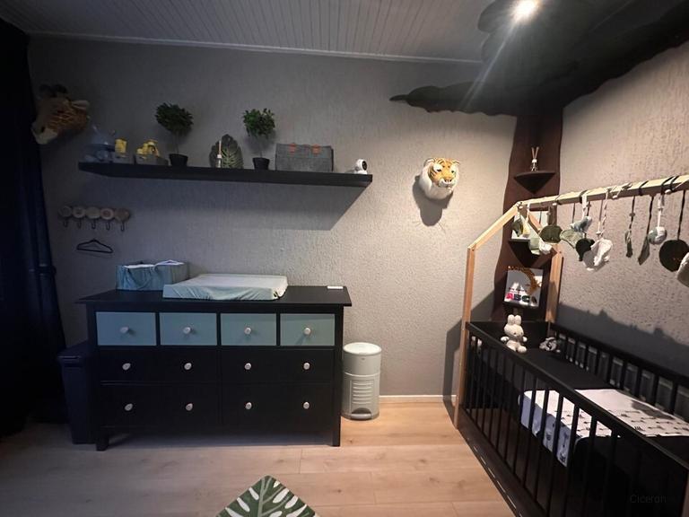 Vrijstaande bungalow met bosrijke tuin - Afbeelding 14