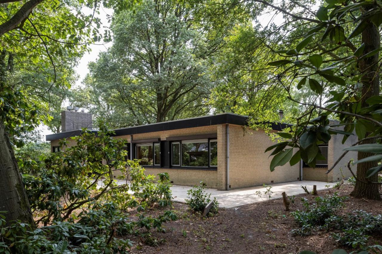 Vrijstaande bungalow met bosrijke tuin - Afbeelding 20