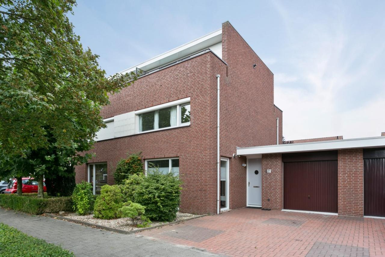 Eengezinswoning met 4 slaapkamers en tuin - Afbeelding 1