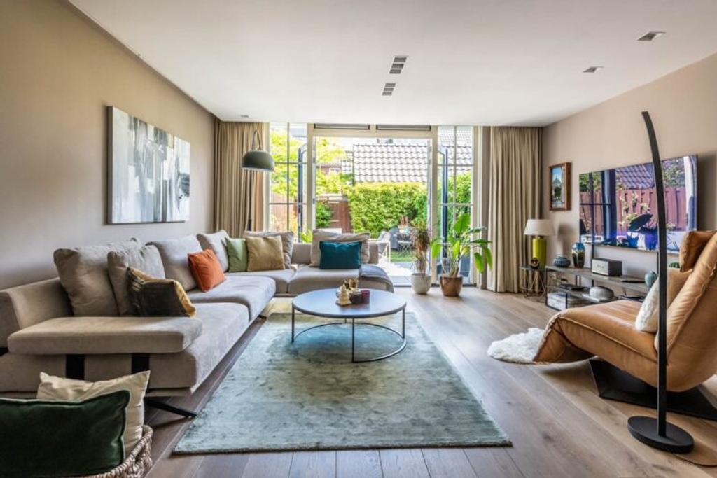 149 m² gezinswoning met tuin in Amstelveen - Afbeelding 2