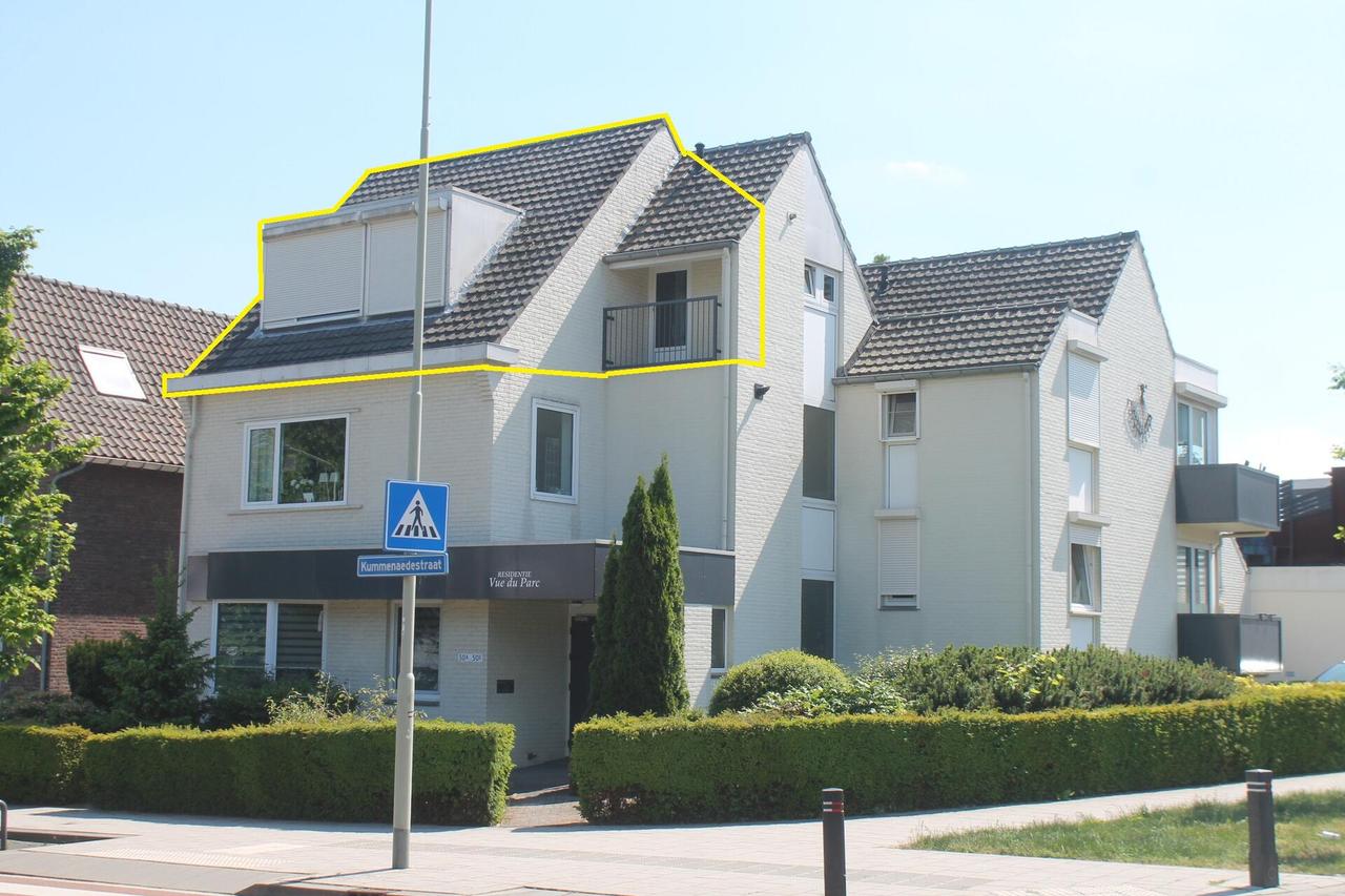 Licht 2e etage appartement met balkon - Afbeelding 1