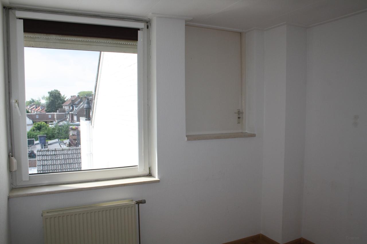 Licht 2e etage appartement met balkon - Afbeelding 10