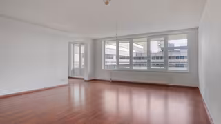 Penthouse met balkon aan de Amstel