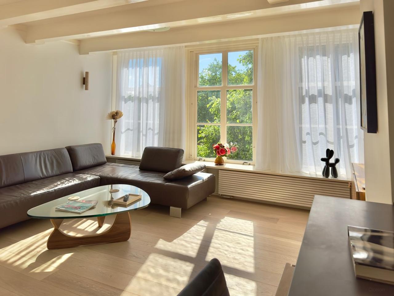 Licht 2-kamerappartement aan de gracht - Afbeelding 2