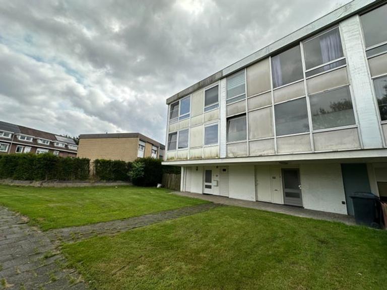Tussenwoning met 5 slaapkamers en tuin - Afbeelding 1
