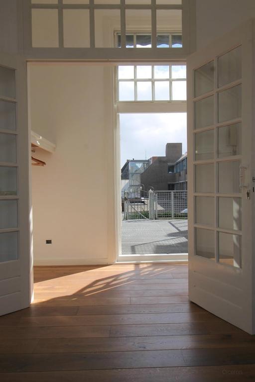 140 m2 apartment with large roof terrace - Image 8