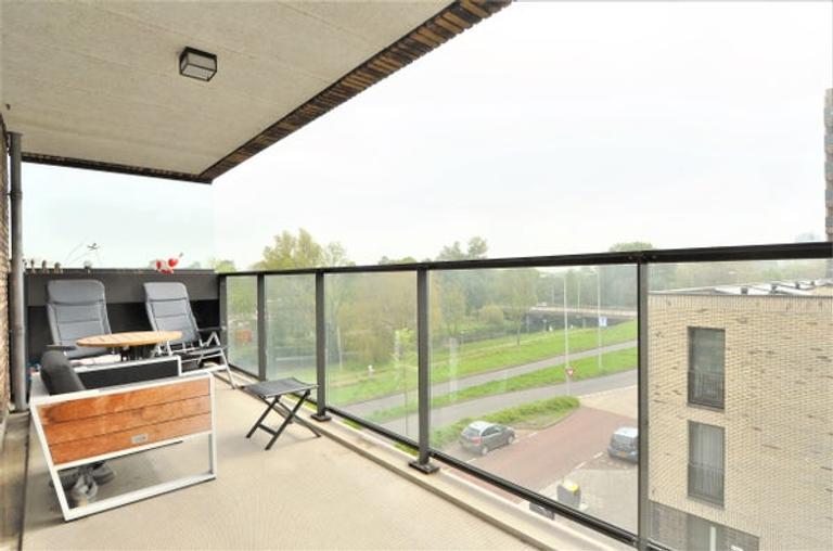 Corner apartment with balcony in Noord - Image 5